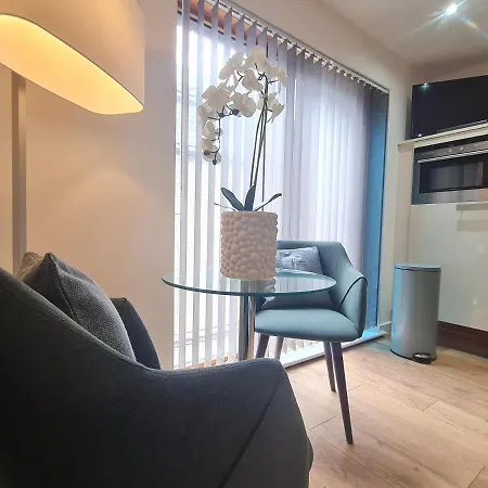 Apartment Centre *